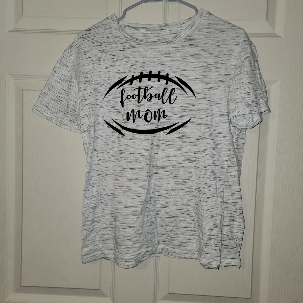 Football Mom Graphic T-Shirt Womens Space Dye Heather Gray Short Sleeve Tee